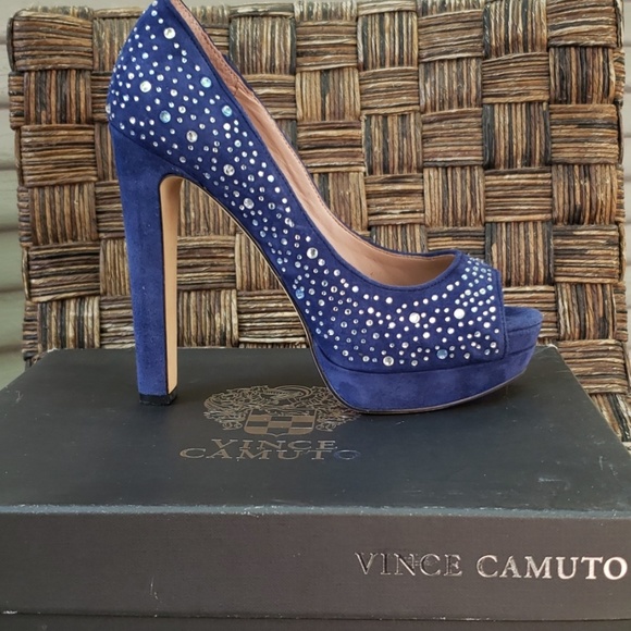 Vince Camuto - Picture 3 of 9